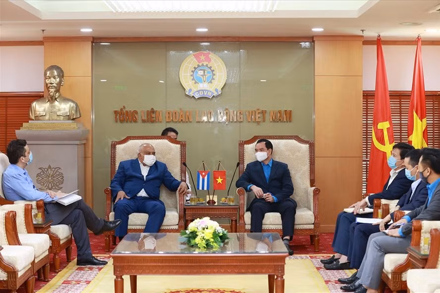 Renforcement de la coopération syndicale Vietnam-Cuba ảnh 1