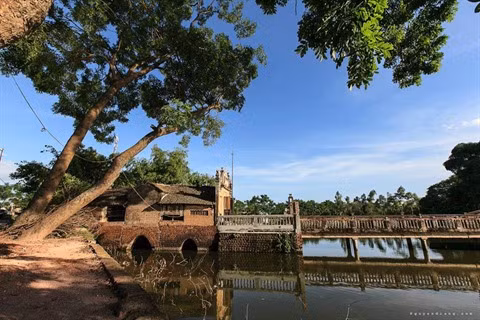 Le pont de Khum : vestige d’un passé lointain ảnh 1