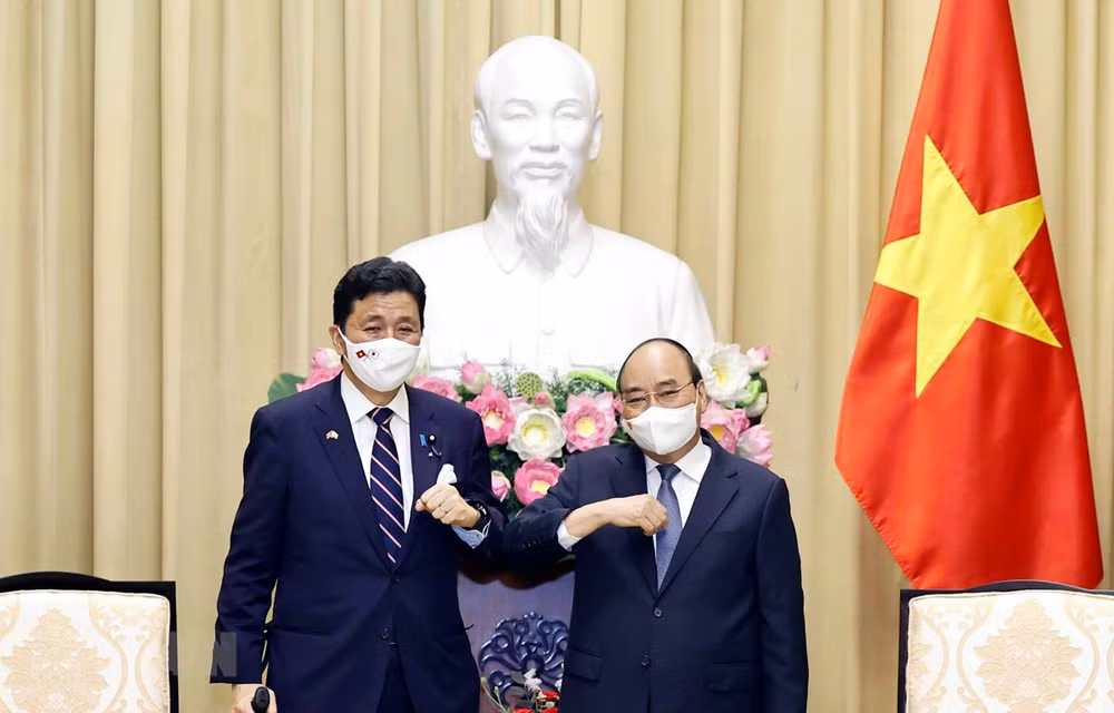 Le président Nguyen Xuan Phuc reçoit le ministre japonais de la Défense ảnh 1