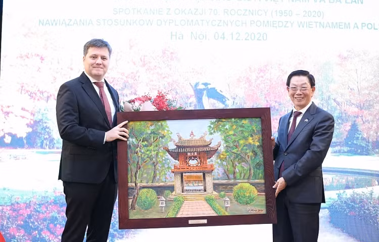 Célébration du 70e anniversaire de l'établissement des relations diplomatiques Vietnam-Pologne ảnh 1