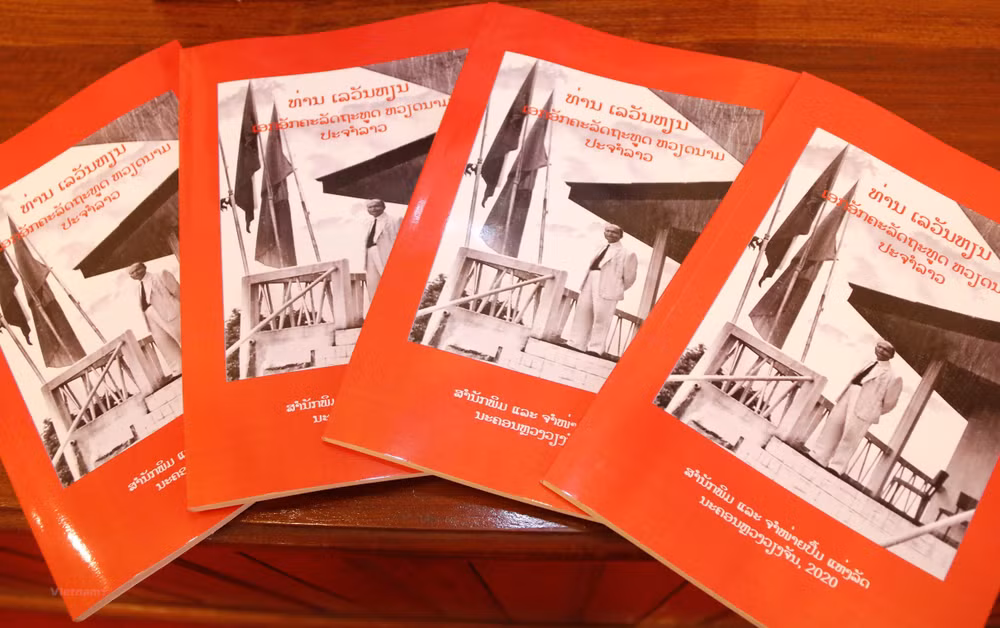 Publication d’un livre sur Le Van Hien, premier ambassadeur du Vietnam au Laos ảnh 1