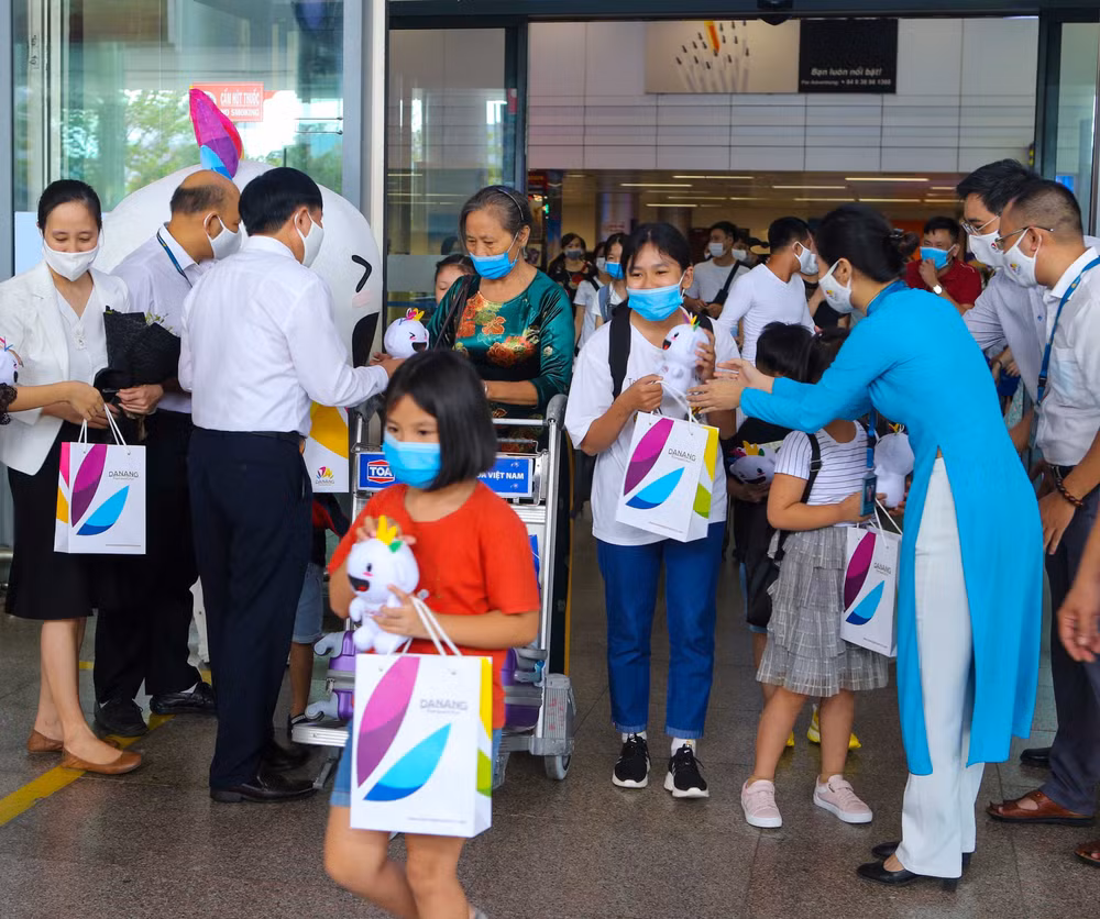 L'ancien hot spot de COVID-19 Da Nang accueillit ses premiers touristes post épidémie ảnh 1