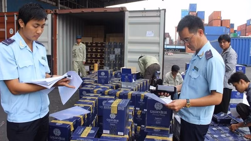 Vietnam : Les douanes renforcent la lutte contre les fraudes ảnh 1