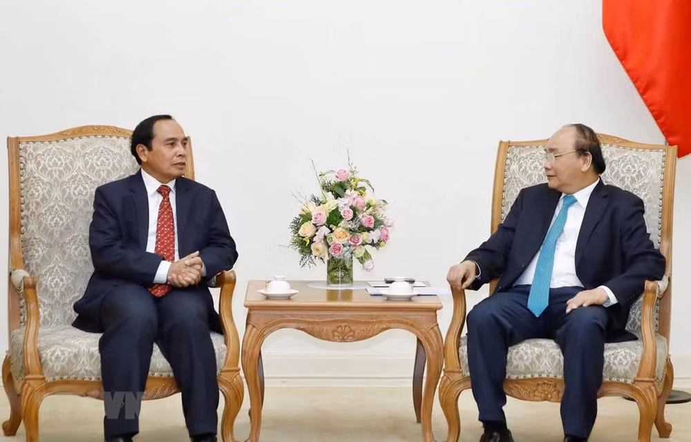 Le PM Nguyên Xuân Phuc reçoit le vice-PM laotien Bouthong Chithmany ảnh 1