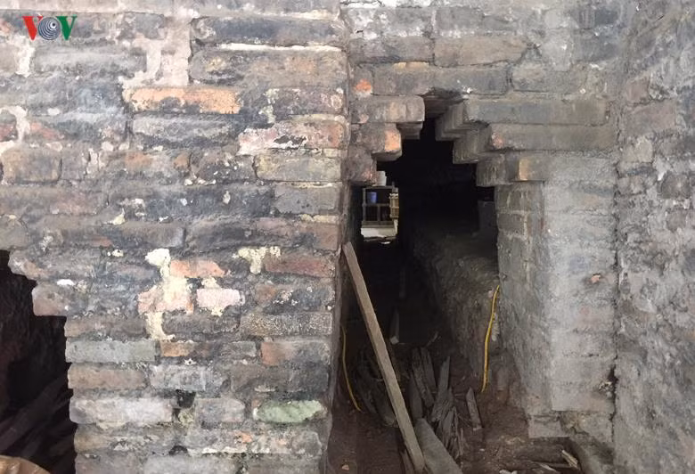 À Bat Tràng, l’ancien four de poterie Lo Bâu à l’épreuve du temps ảnh 2