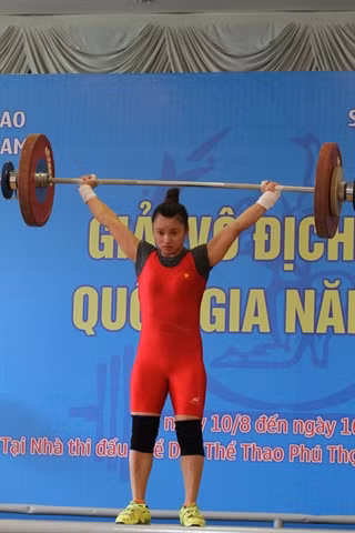 Hanoi remporte le championnat national d'haltérophilie 2015 ảnh 1