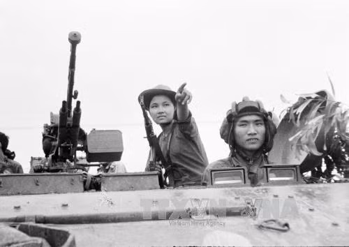 Les Vietnamiens en Russie et au Cambodge fêtent la réunification nationale (30 avril) ảnh 1