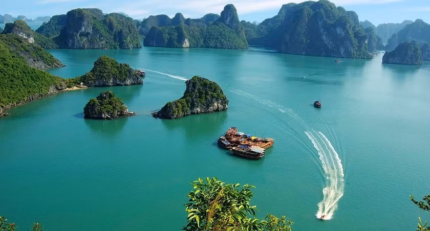 Les îles de Quang Ninh proposées de nouvelles destinations touristiques dans la baie de Bai Tu Long ảnh 1
