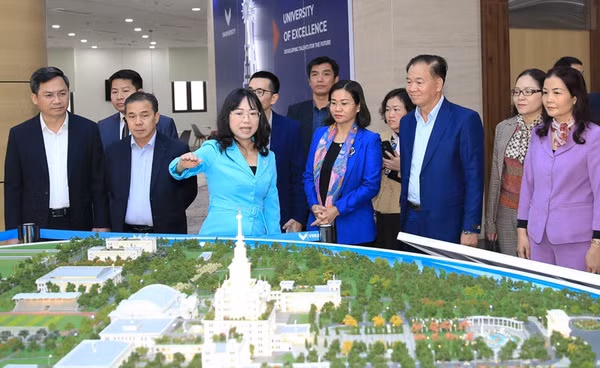 Une délégation laotienne en visite à Hanoï ảnh 1