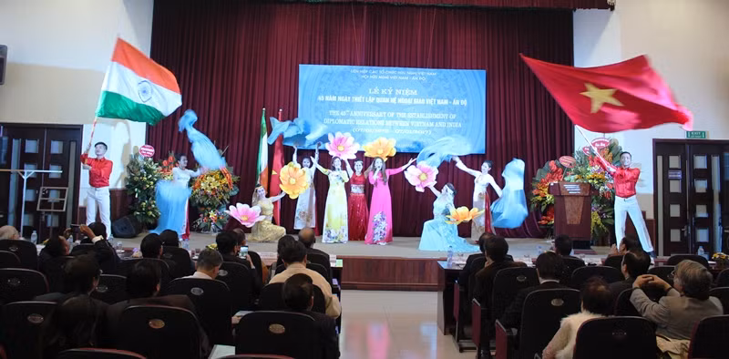 Célébration du 45ème anniversaire des relations diplomatiques Vietnam-Inde ảnh 1