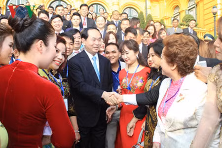 Le président Tran Dai Quang honore 115 hommes d’affaires exemplaires ảnh 1