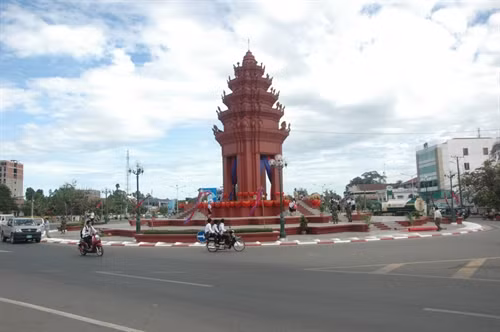 Inauguration des monuments de l’amitié Vietnam-Cambodge et de la Liberté au Cambodge ảnh 1