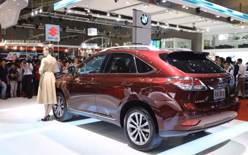 Montée en flèche des importations de véhicules en décembre ảnh 1