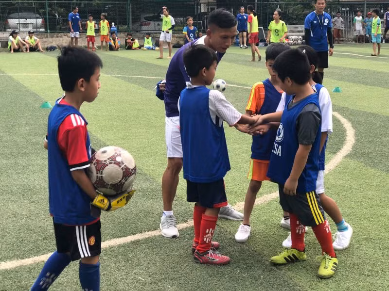 Football: la FCSA aide à la formation d'entraîneurs amateurs vietnamiens ảnh 1