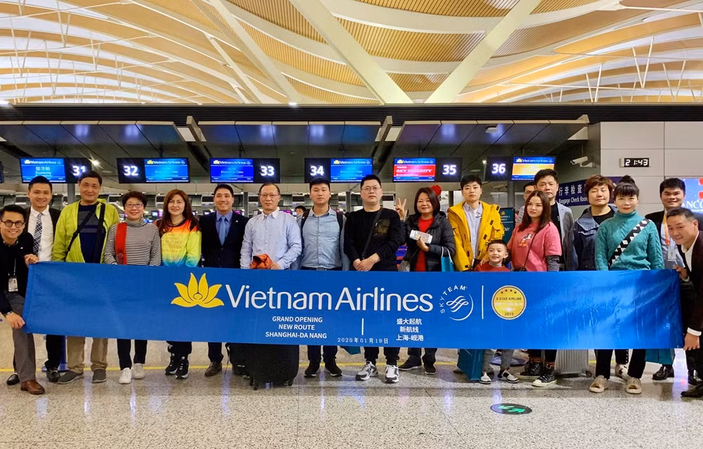 Vietnam Airlines ouvre une ligne aérienne entre Da Nang et Shanghai (Chine) ảnh 1