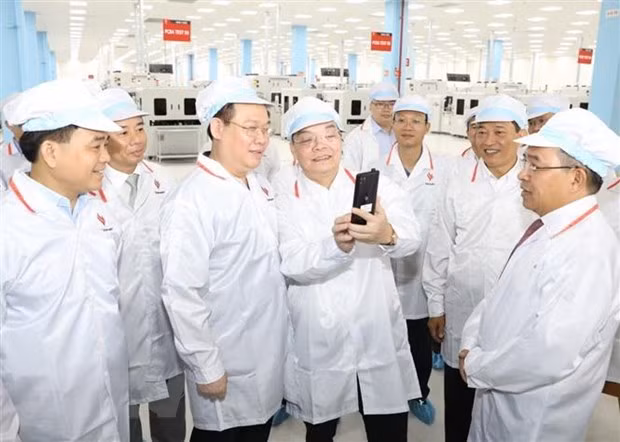 Pour accueillir davantage d'investissements dans le parc de haute technologie de Hoa Lac ảnh 1