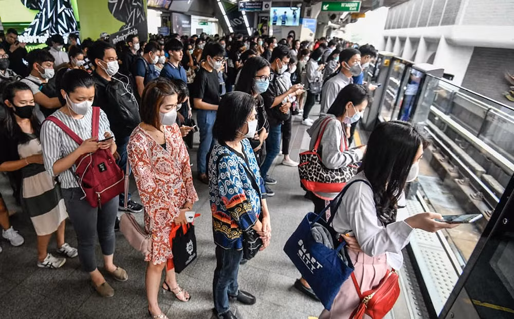 L'économie thaïlandaise aurait reculé de 12 à 13 % en glissement annuel, un record ảnh 1
