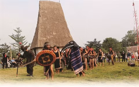 La fête des Ba Na, entre légendes et réjouissances ảnh 1