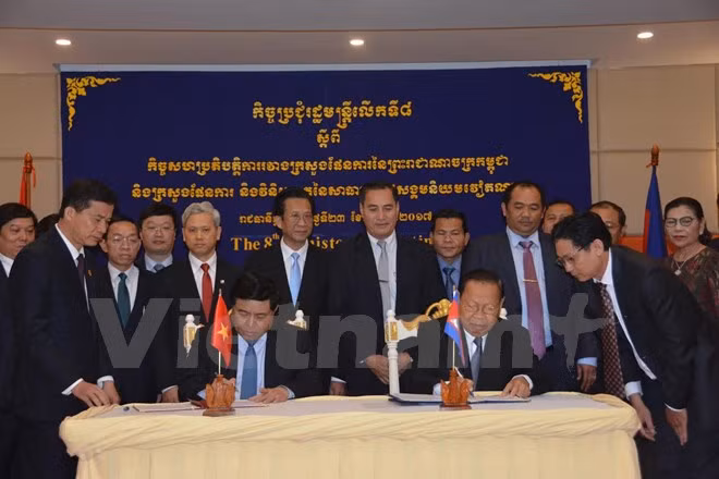Réunion des ministres du Plan du Vietnam et du Cambodge ảnh 1