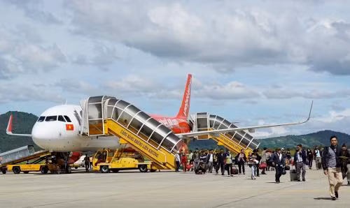 Nombre de passagers en hausse aux aéroports du Vietnam ảnh 1