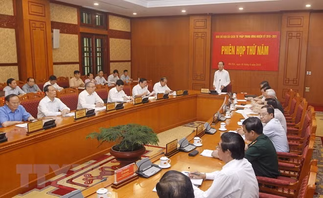 Le chef de l’État préside la 5e session du Comité central de pilotage de la réforme judiciaire ảnh 1