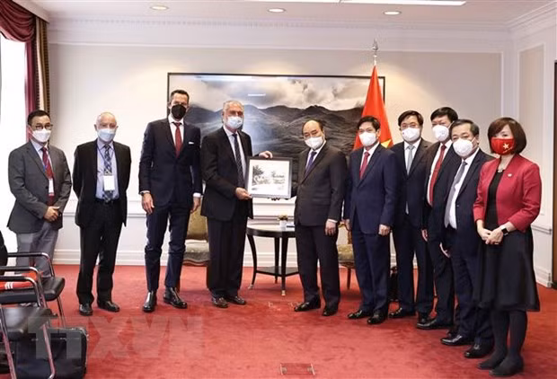 Activités du président Nguyen Xuan Phuc en Suisse ảnh 3