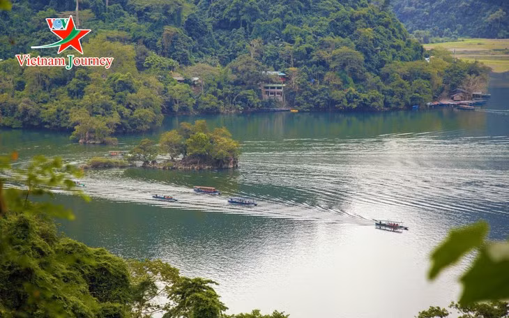 Le lac Ba Bê, un site naturel incontournable du Nord-Est ảnh 1