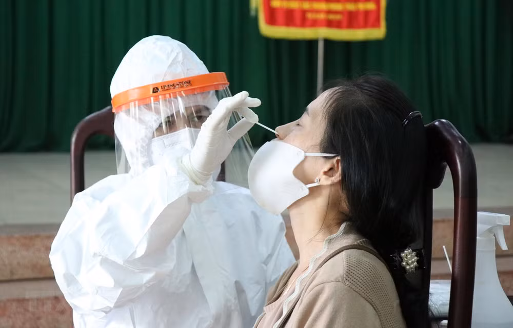 COVID-19 : le total porté à 74.371 cas ảnh 1