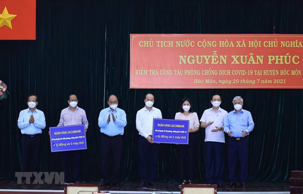 COVID-19 : le président Nguyen Xuan Phuc se rend à Ho Chi Minh-Ville ảnh 1