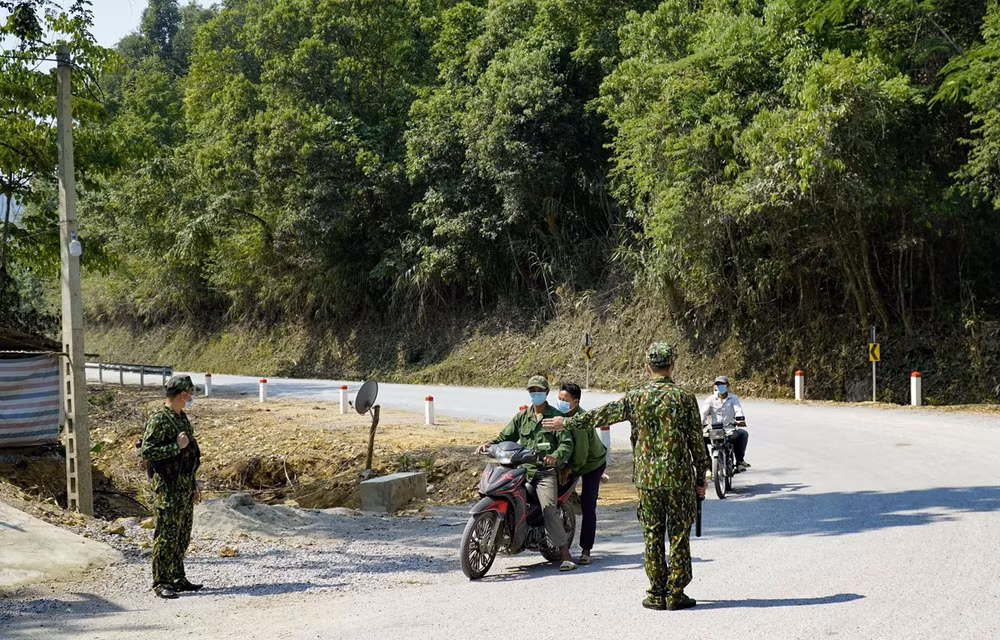 Le ministre de la Santé demande de répondre activement à l'introduction du COVID-19 ảnh 2
