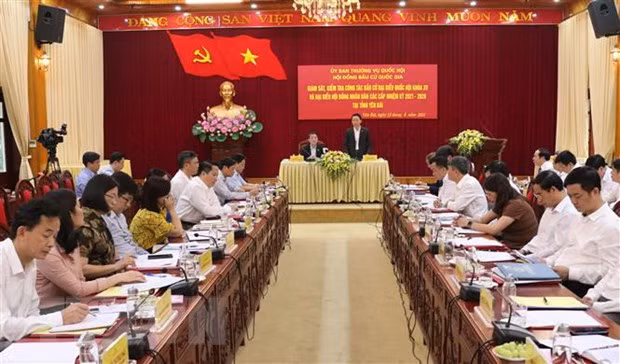 Le vice-président de l’AN Nguyen Duc Hai inspecte la préparation des élections à Yen Bai ảnh 1