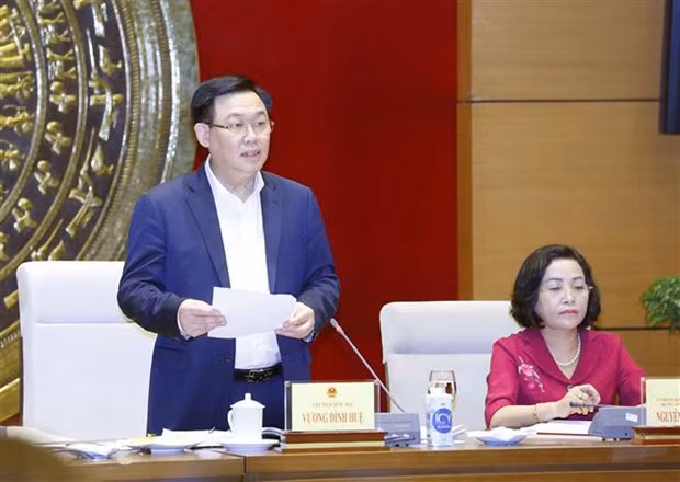 Vuong Dinh Huê travaille avec la commission chargée des députés de l’Assemblée nationale ảnh 1