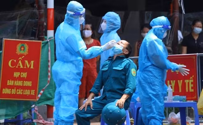 Hanoï vise à contrôler l'épidémie avant le 15 septembre ảnh 1