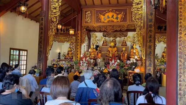 Des Vietnamiens en France célèbrent la fête Vu Lan ảnh 1