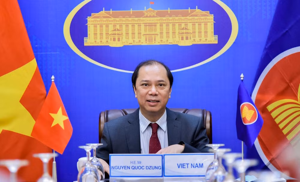 Le Vietnam assiste à une réunion virtuelle des hauts officiels de l’ASEAN ảnh 1