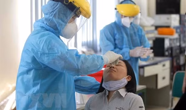 Continuer d'élever le niveau de vigilance face à la pandémie de COVID-19 ảnh 1