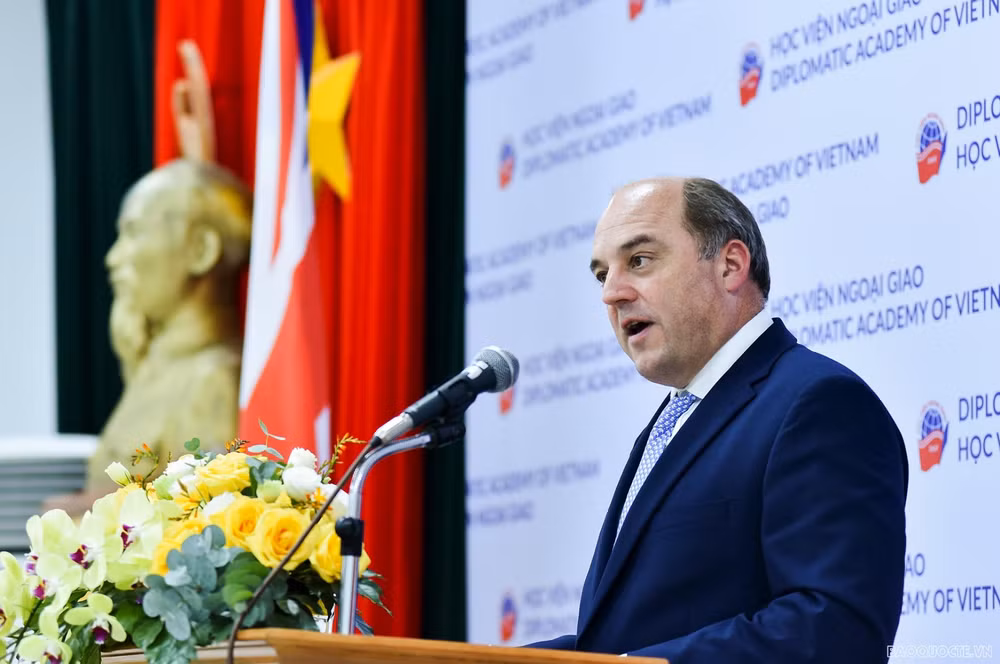 Le Royaume-Uni continue d'accorder la priorité au Vietnam pour avoir accès aux vaccins ảnh 2