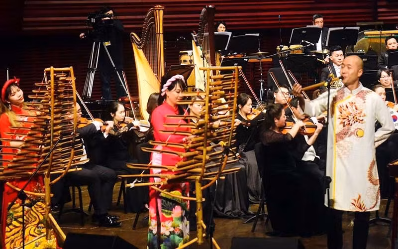 Le chef d’orchestre Dông Quang Vinh, ambassadeur de la musique ảnh 1