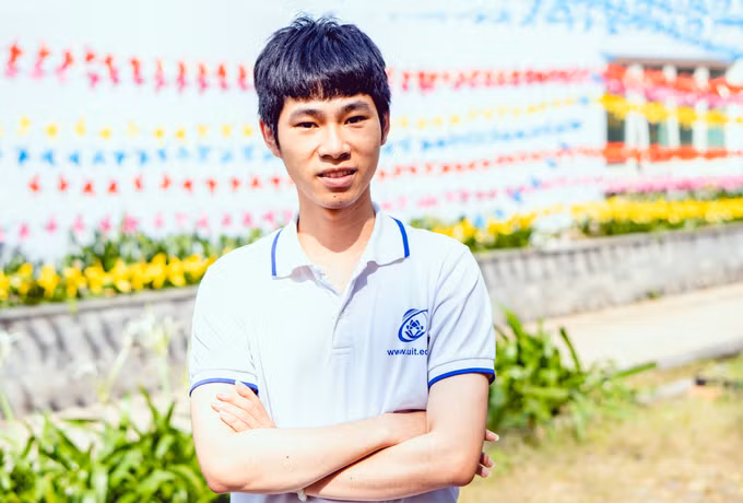Un étudiant vietnamien brille à l'Olympiade internationale de microélectronique ảnh 1