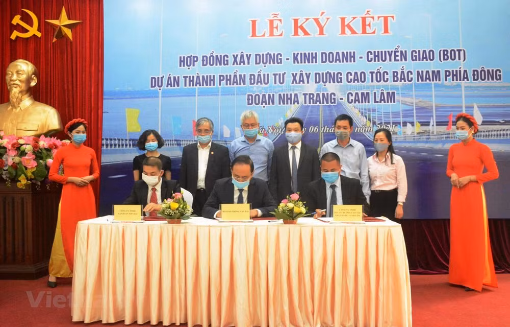 Signature du premier contrat sous forme de PPP pour le projet d’autoroute Nord-Sud ảnh 1