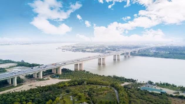 Hanoï va construire 14 nouveaux ponts sur le fleuve Rouge et la rivière Duong ảnh 1