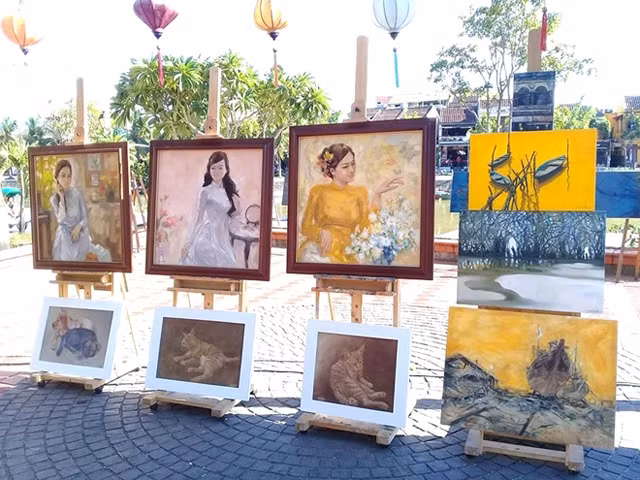 La beauté de Hôi An sous le pinceau d'artistes vietnamiens et étrangers ảnh 1