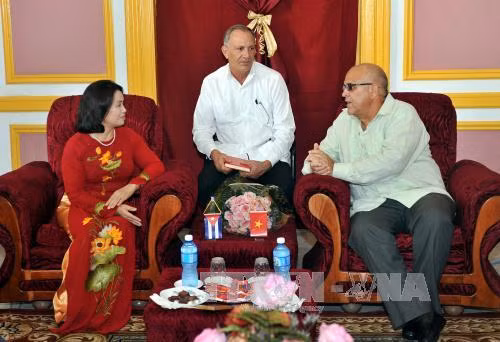 Une délégation de la FPV en visite officielle à Cuba ảnh 1