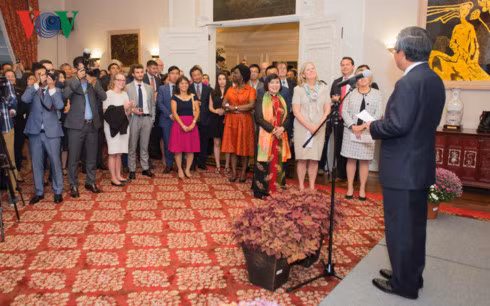 L’ambassade du Vietnam aux États-Unis célèbre la Fête nationale ảnh 1