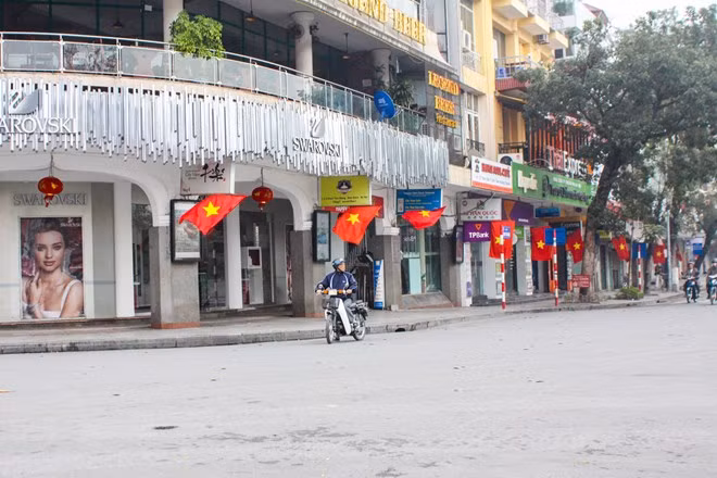 La capitale Hanoi au petit matin du Jour de l’An ảnh 1 La capitale Hanoi au petit matin du Jour de l’An ảnh 1