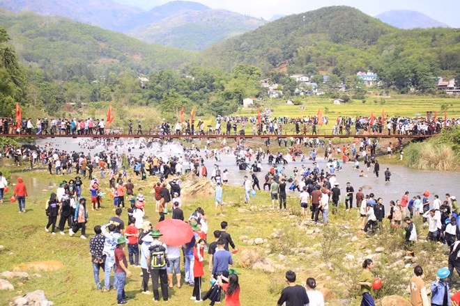 Le festival Then Kin Pang fortement imprégné de l’identité des Thái blancs à Lai Châu ảnh 3