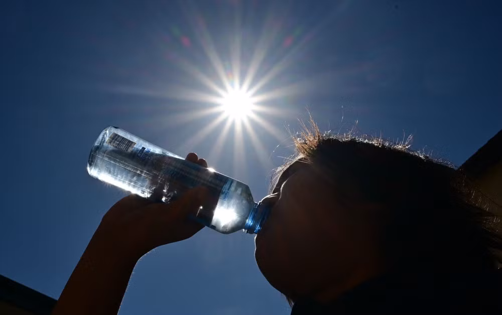 De nombreuses villes et provinces enregistre un indice UV nocif très élevé ảnh 1