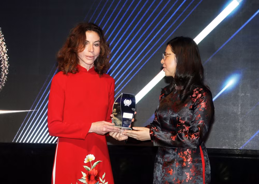 Attribution de prix honorant les Vietnamiens au Royaume-Uni ảnh 2