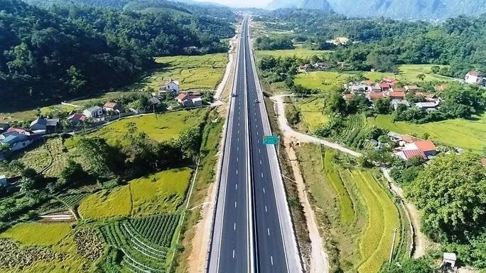 Moderniser les infrastructures de transport pour le développement économique et le tourisme ảnh 1