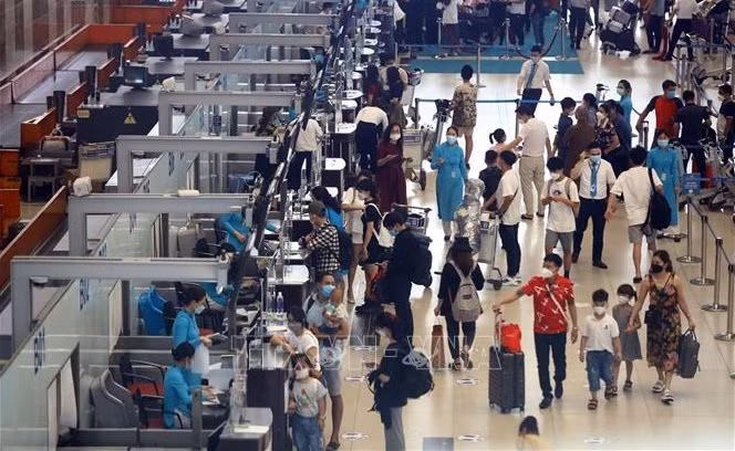 Nombre de passagers en hausse aux aéroports du Vietnam en cinq mois ảnh 1